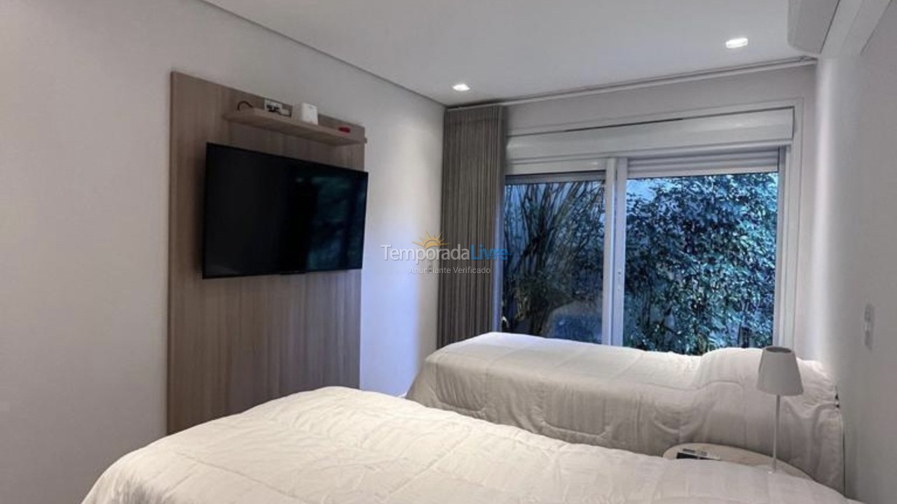 Casa para alquiler de vacaciones em São Sebastião (Praia da Baleia)