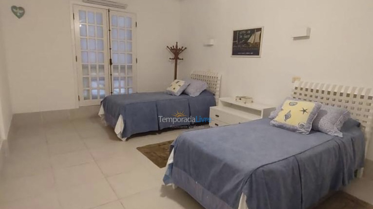 Casa para aluguel de temporada em São Sebastião (Praia da Baleia)