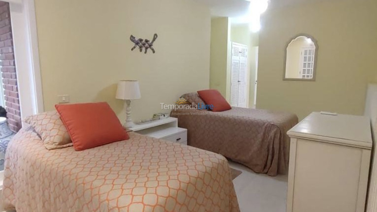 Casa para aluguel de temporada em São Sebastião (Praia da Baleia)