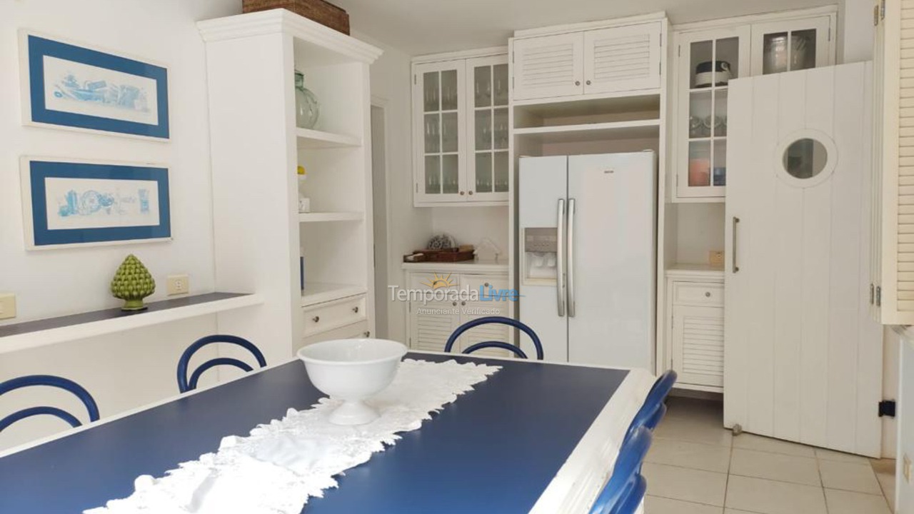 Casa para aluguel de temporada em São Sebastião (Praia da Baleia)