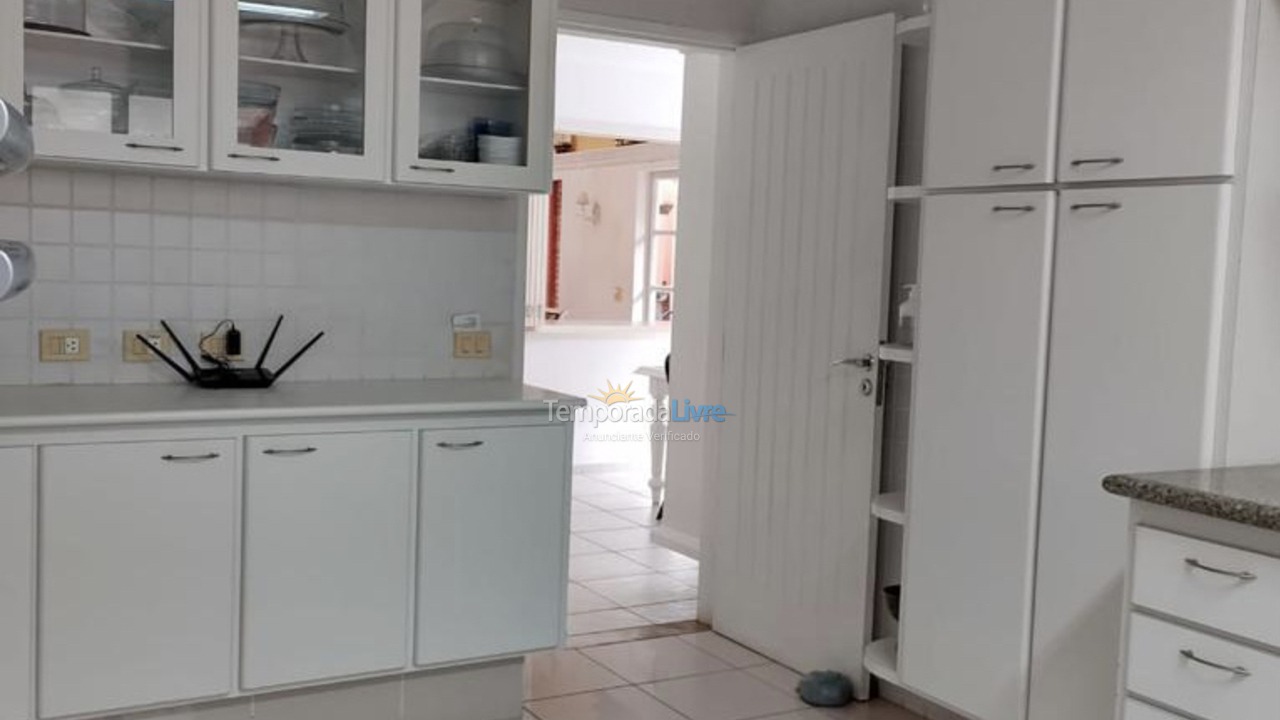 Casa para aluguel de temporada em São Sebastião (Praia da Baleia)