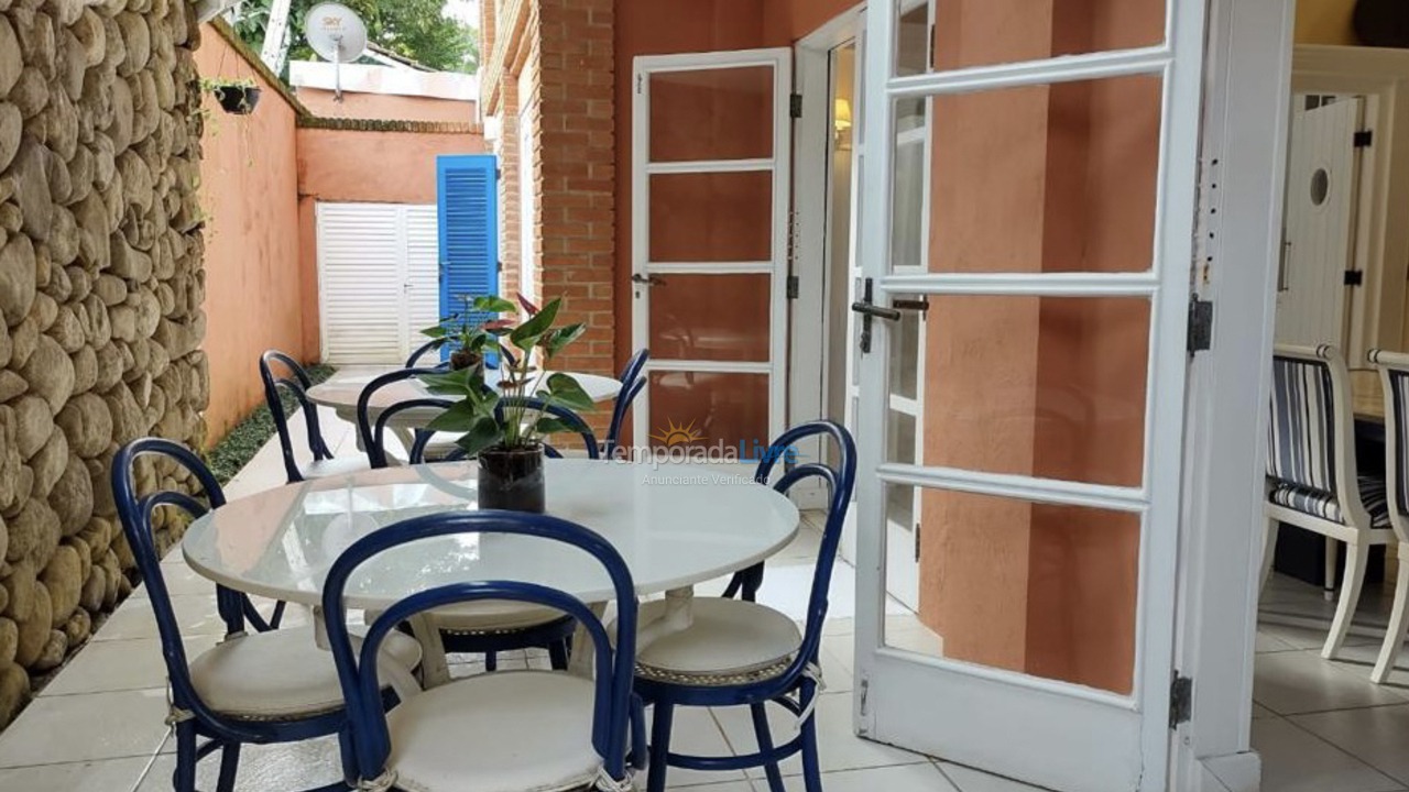 Casa para aluguel de temporada em São Sebastião (Praia da Baleia)