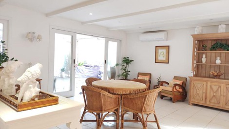 Sala de estar de outro ângulo 