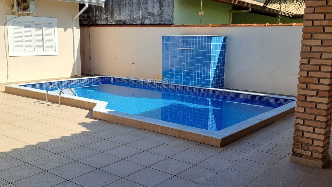 Casa para aluguel de temporada em Peruíbe (Belmira Novaes Ruinas)