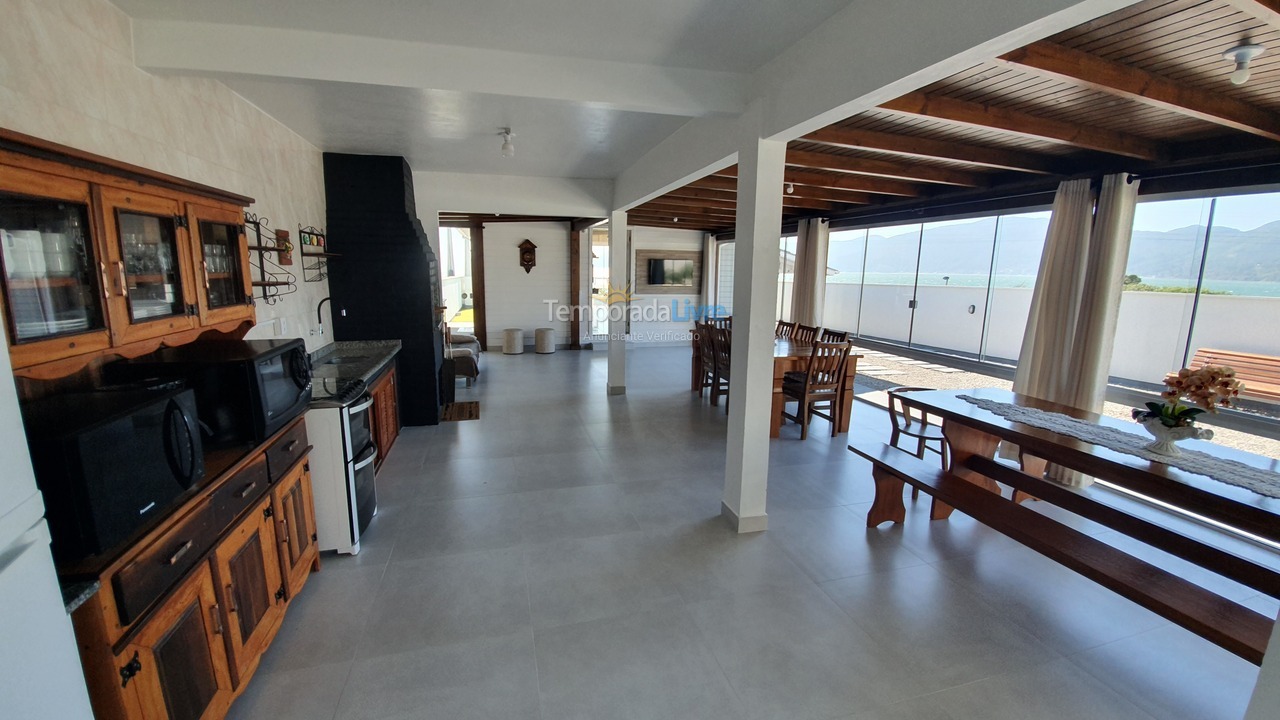 Casa para aluguel de temporada em Palhoça (Praia do Sonho)