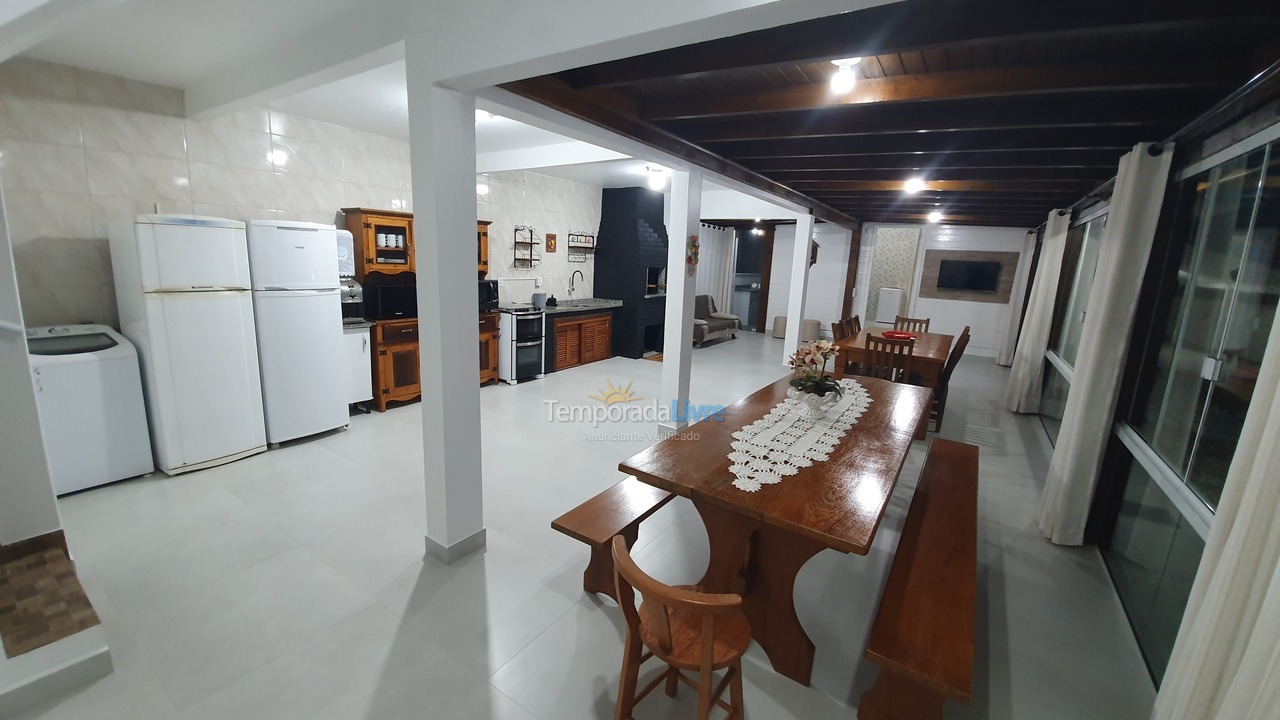 Casa para aluguel de temporada em Palhoça (Praia do Sonho)