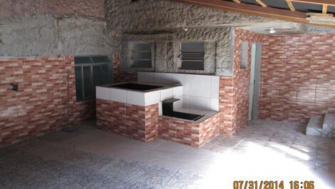 Cocinetas amuebladas individualmente con garaje al lado de la UFJF.