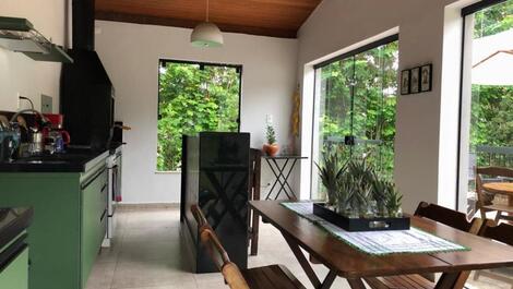 Casa Moderna e aconchegante: piscina, sauna e lareira