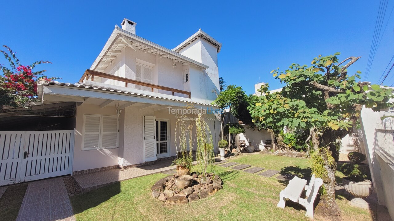 House for vacation rental in Florianopolis (Canasvieiras)