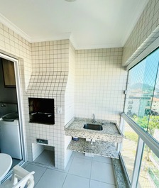 Cond. MONTE CARLO, 120 m Praia Grande UBT, piscina e ar condicionado