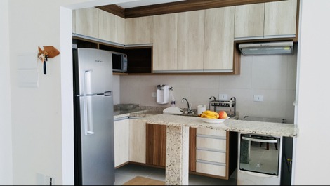 Cond. MONTE CARLO, 120 m Praia Grande UBT, piscina e ar condicionado