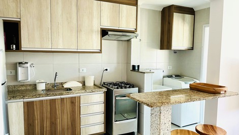 Cond. MONTE CARLO, 120 m Praia Grande UBT, piscina e ar condicionado