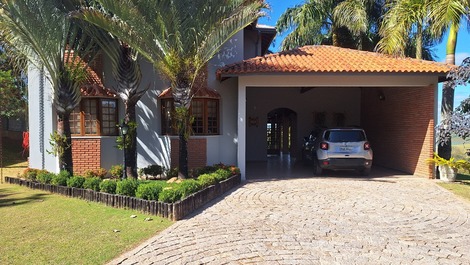 Chácara muito agradável no condomínio Capela do Barreiro em Itatiba-SP