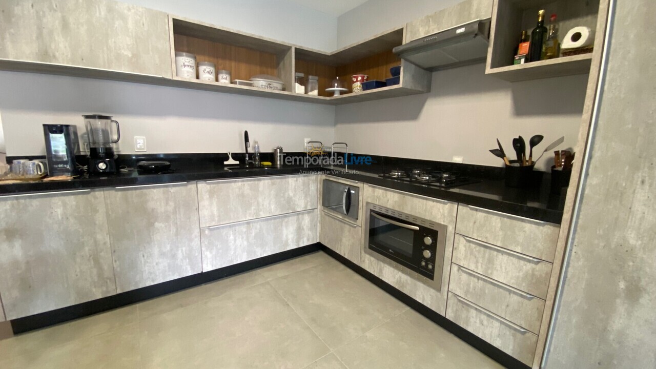 Apartamento para aluguel de temporada em Florianópolis (Cachoeira do Bom Jesus)