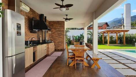 HIGH STANDARD MANSION IN JUQUEHY 600 METERS FROM THE BEACH