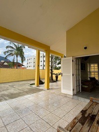 House w / pool for 20 people, WIFI, 200 m. from Maranduba beach (house 2)