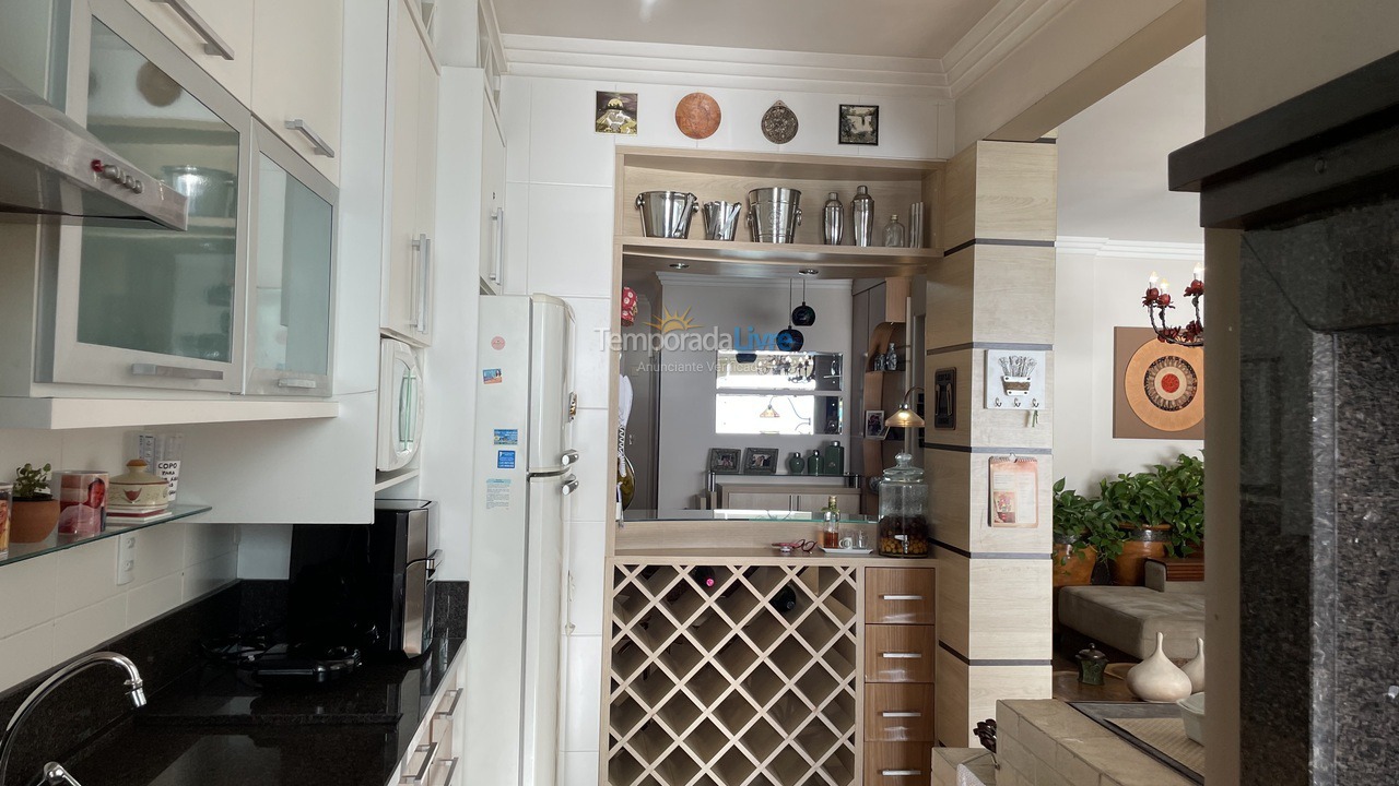 Apartamento para aluguel de temporada em Itapema (Meia Praia)