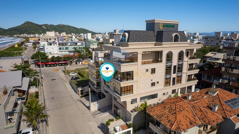 3 Bedrooms 50m from the Sea – Live Mariscal in Comfort!