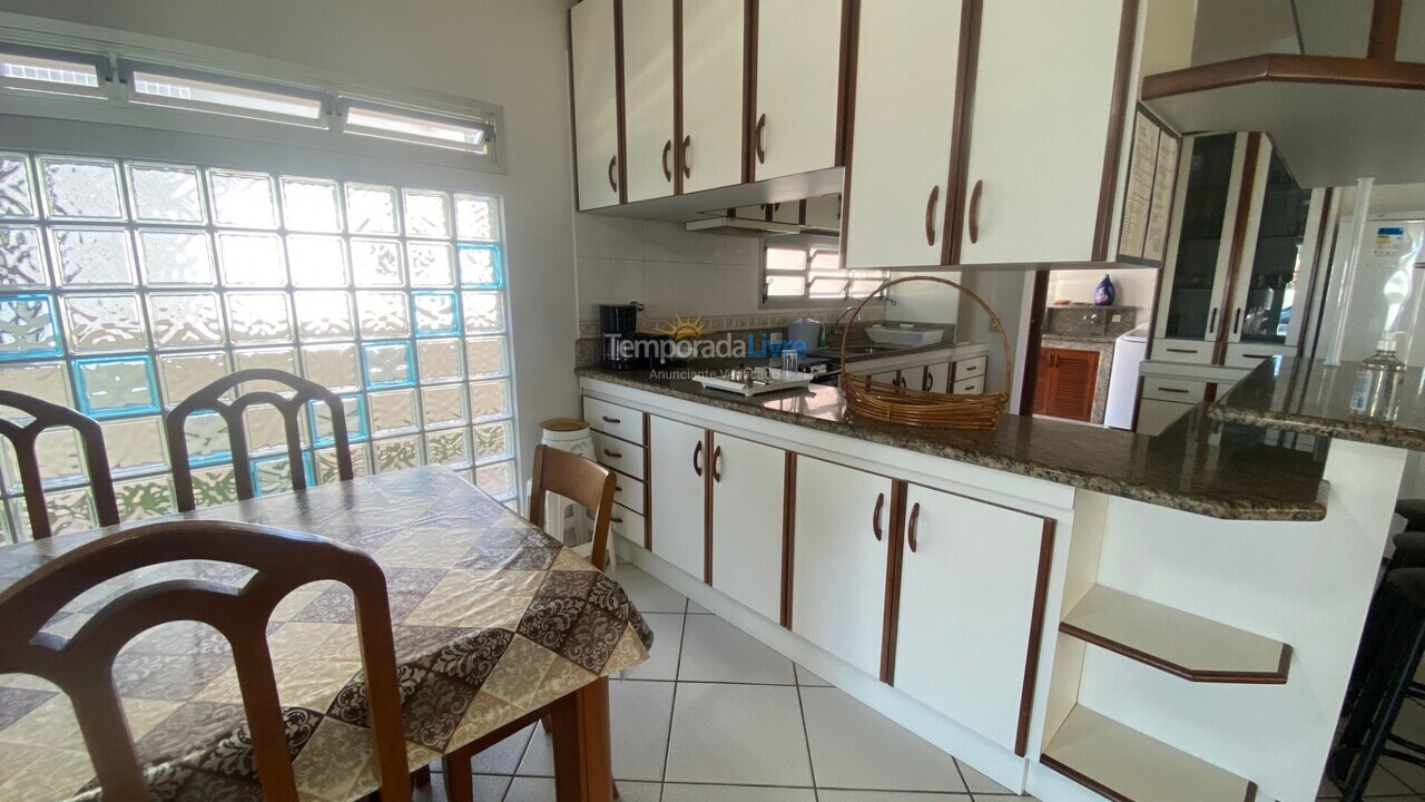 Casa para aluguel de temporada em Florianopolis (Jurerê Internacional)