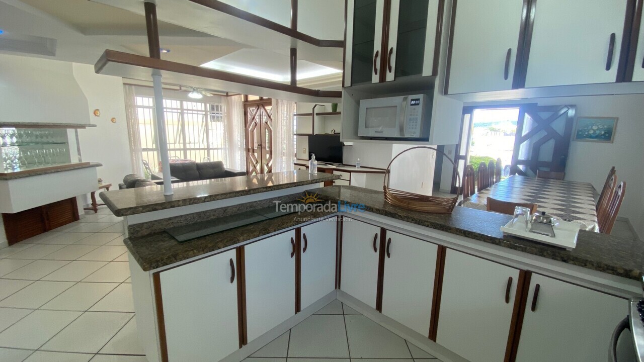 Casa para aluguel de temporada em Florianopolis (Jurerê Internacional)