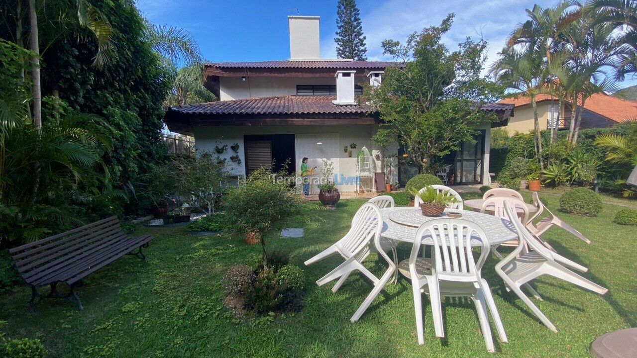 Casa para aluguel de temporada em Florianópolis (Brava)