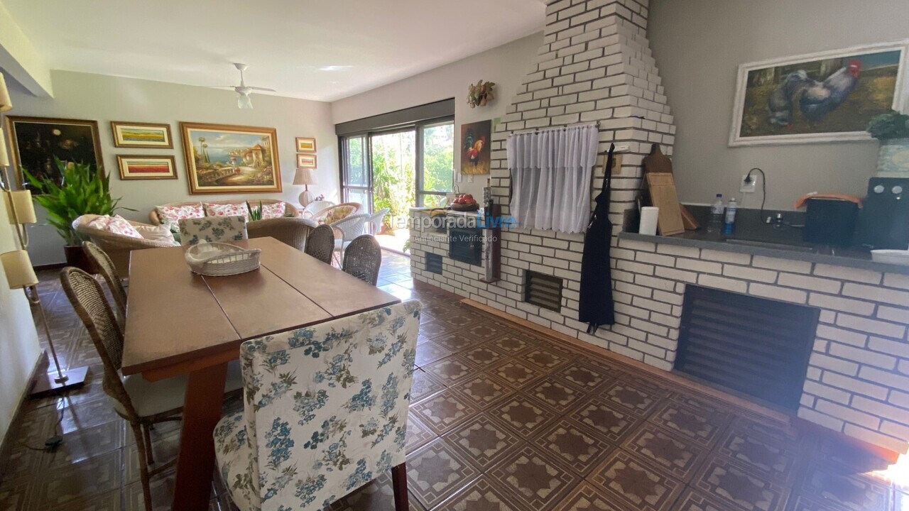 Casa para aluguel de temporada em Florianópolis (Brava)