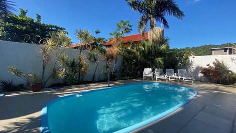 Excelente Casa para aluguel de temporada em Ponta das Canas,...