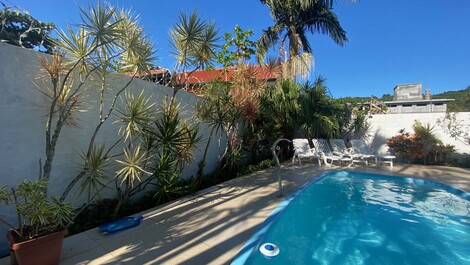 Excelente Casa para aluguel de temporada em Ponta das Canas,...