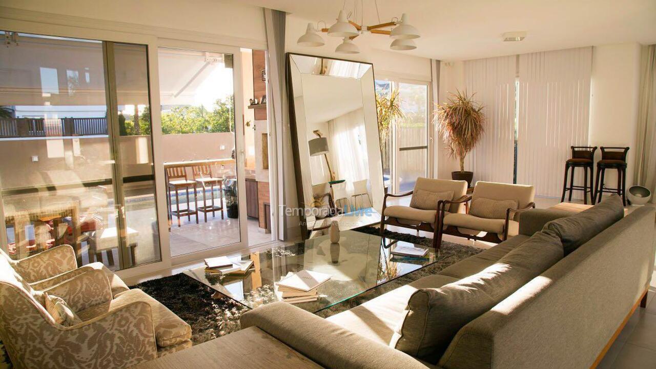 Casa para aluguel de temporada em Florianopolis (Jurerê Internacional)