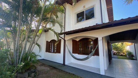 Excelente Casa para aluguel de temporada em Ponta das Canas,...