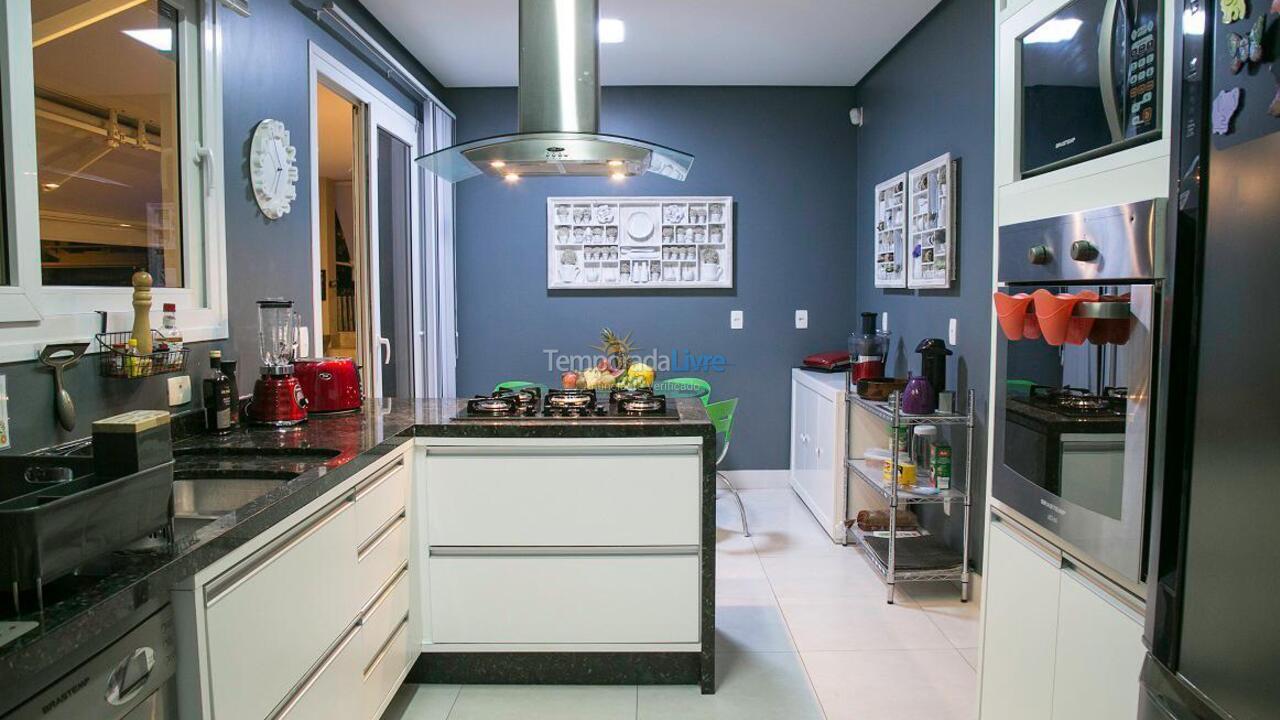 Casa para aluguel de temporada em Florianopolis (Jurerê Internacional)