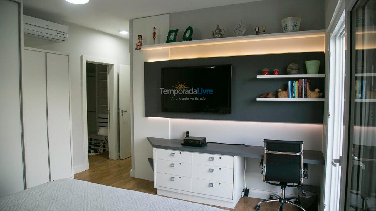 Casa para aluguel de temporada em Florianopolis (Jurerê Internacional)