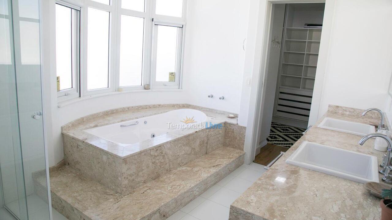Casa para aluguel de temporada em Florianopolis (Jurerê Internacional)