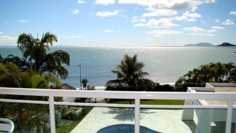 Estupendo apartamento frente al mar