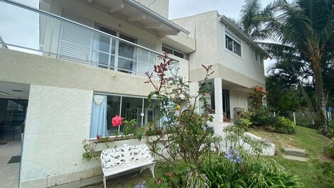 Maravillosa casa con mesa de billar para 12