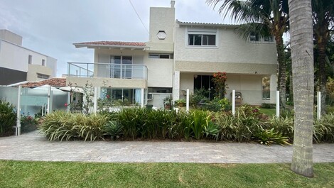 Maravillosa casa con mesa de billar para 12