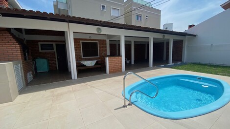Beautiful house with pool and 4 bedrooms 250 meters from the sea