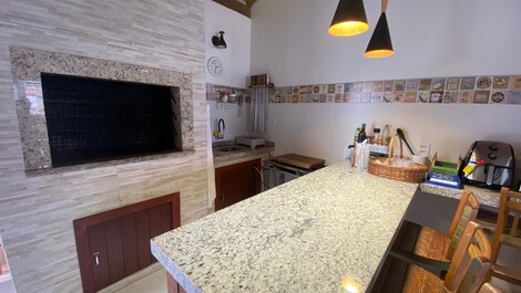 Extremely comfortable house, 4 bedrooms, 6 air, 100 meters from the sea