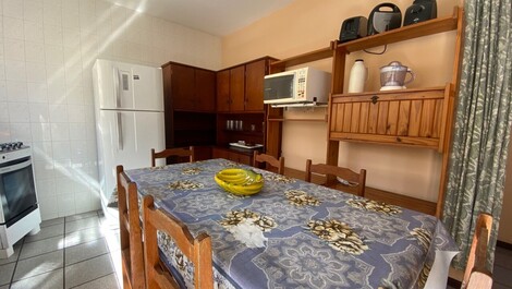 Apartamento de 2 dormitorios con aire, a 20 metros del mar.