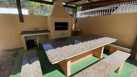 Apartamento de 2 dormitorios con aire, a 20 metros del mar.