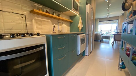 Beautiful apartment facing the sea and with pool, in America do Sol