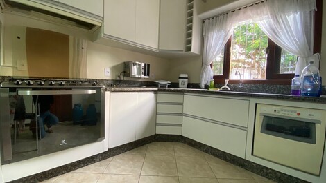 House with 6 bedrooms 300 meters from the sea