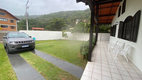 Gran casa con 4 suites a 30 metros del mar.