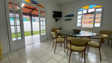 Gran casa con 4 suites a 30 metros del mar.