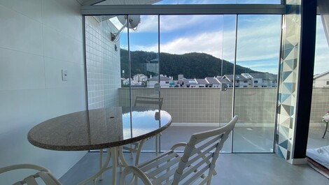 Beautiful penthouse for 8 people on Praia Brava