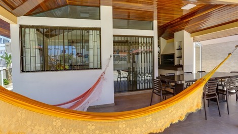 Hermosa casa con piscina climatizada a 400 metros del mar