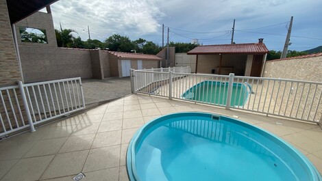 Casa enorme, con piscina, sala de juegos, aire, a 50 metros de la playa