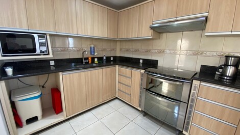 Casa enorme, con piscina, sala de juegos, aire, a 50 metros de la playa