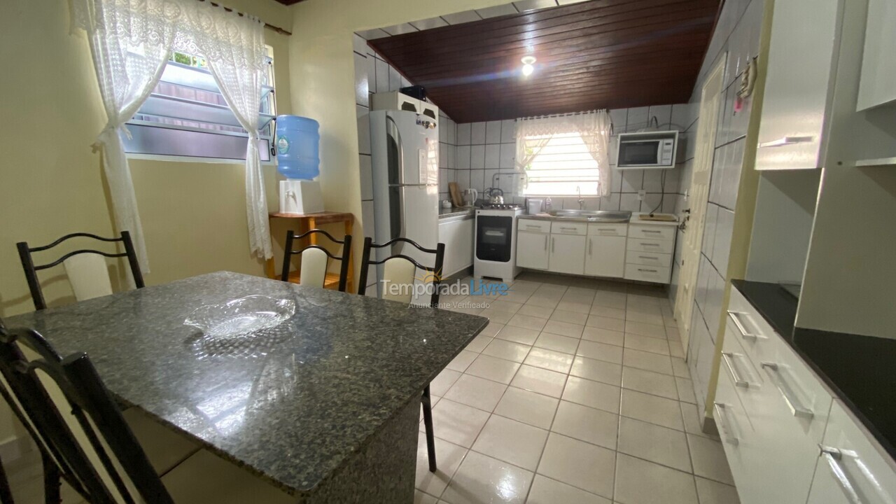 Casa para aluguel de temporada em Florianópolis (Lagoinha)