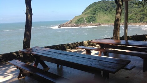 Costão das Tartarugas - Frente ao mar!